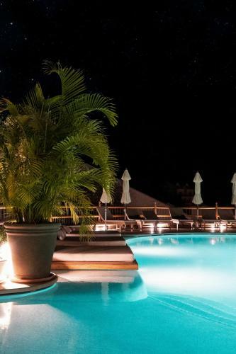 Hotel Pilos Deluxe