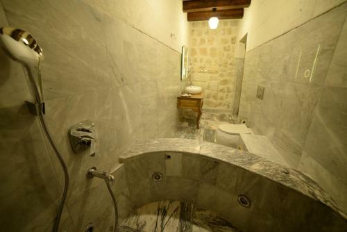 Crassus Cave Hotel