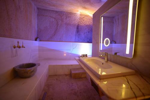 Crassus Cave Hotel