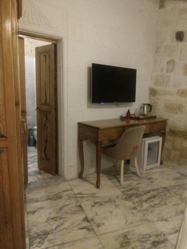 Crassus Cave Hotel
