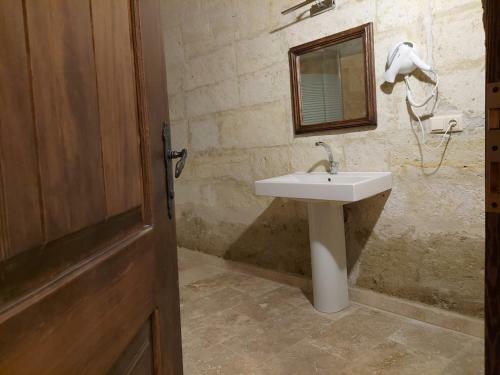 Armesos Cave Hotel