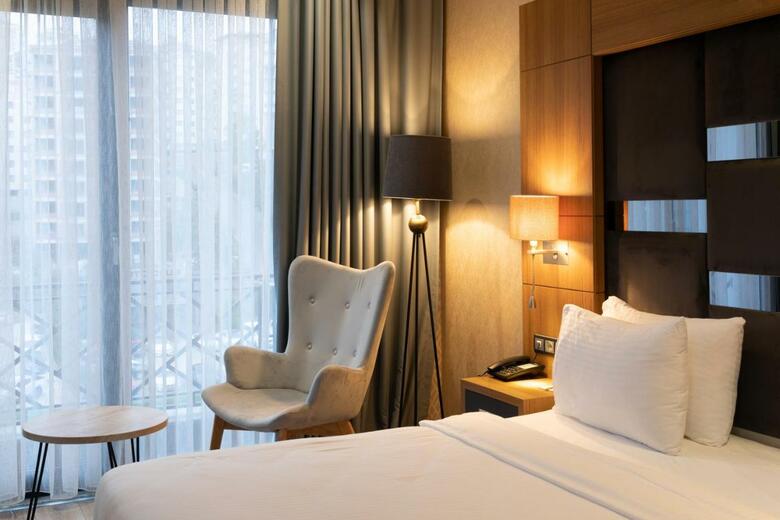 Hero's Hotel