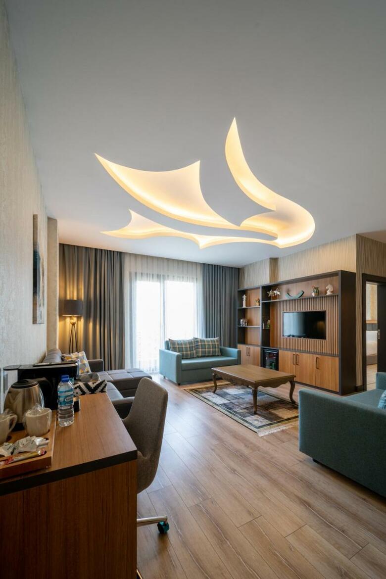 Hero's Hotel