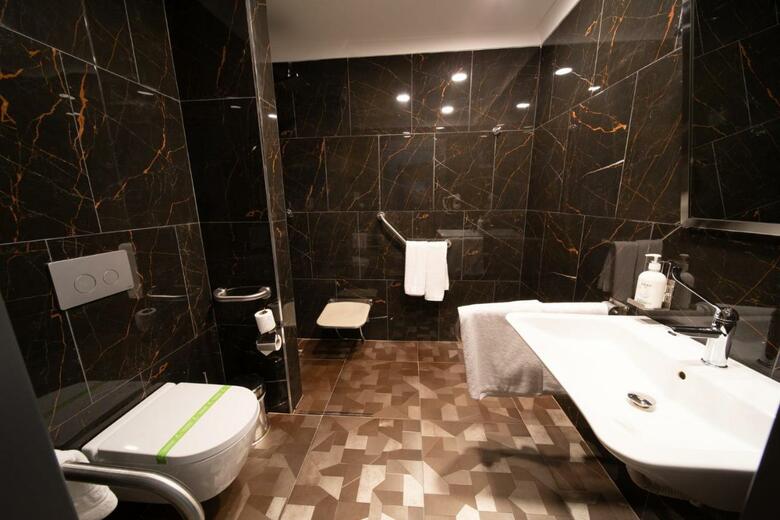 Hero's Hotel