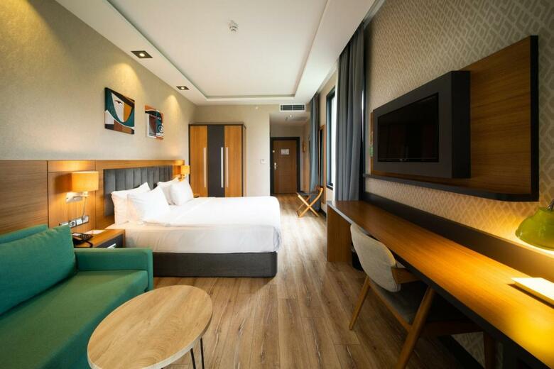 Hero's Hotel