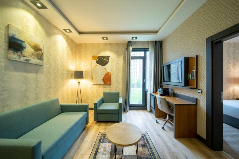 Hero's Hotel