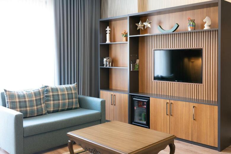 Hero's Hotel