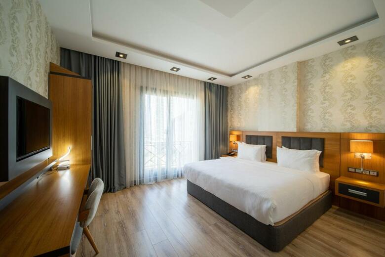Hero's Hotel