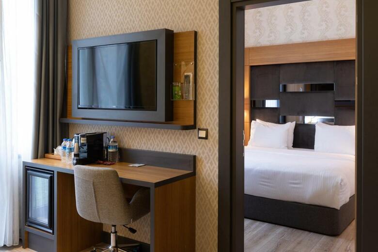 Hero's Hotel