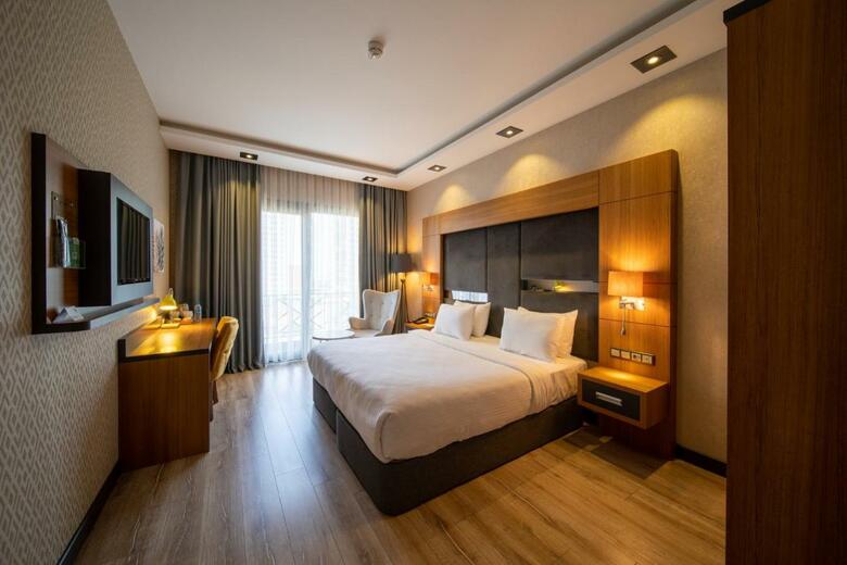 Hero's Hotel