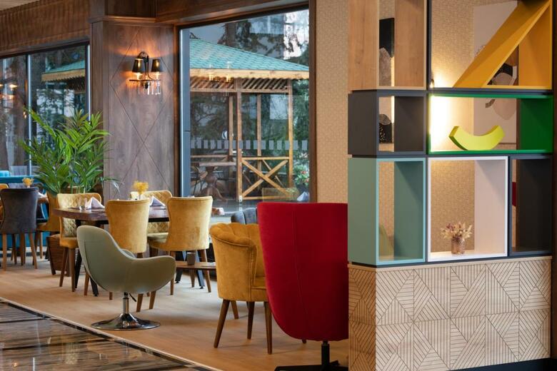 Hero's Hotel