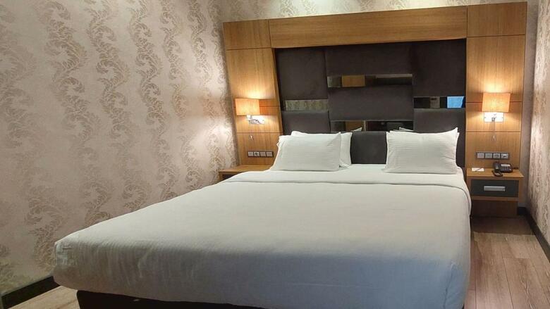 Hero's Hotel