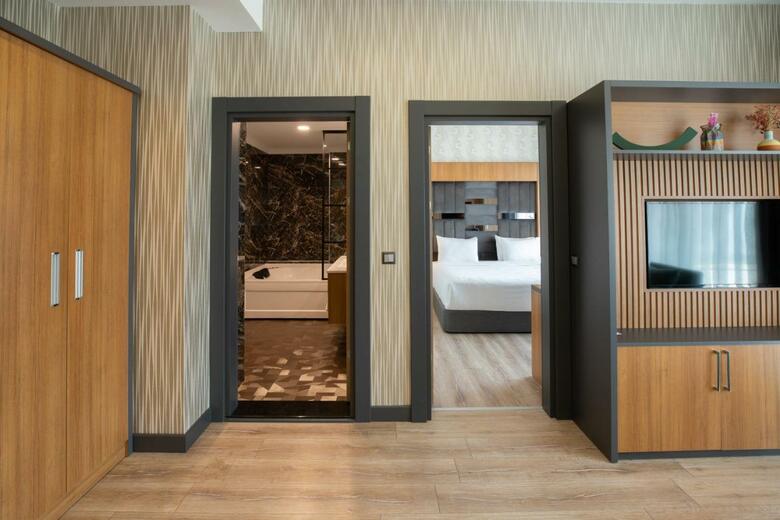 Hero's Hotel