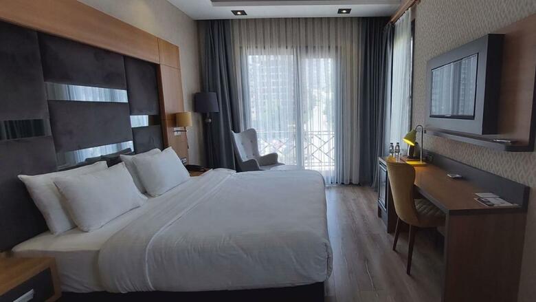 Hero's Hotel