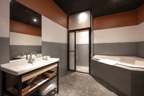 Yilan East Motel