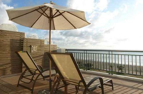 Posada Golden Bay Holiday Inn