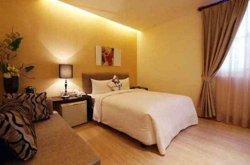 Posada Golden Bay Holiday Inn