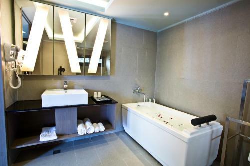 Fine Hotel