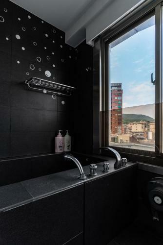 Hotel Love River Inn