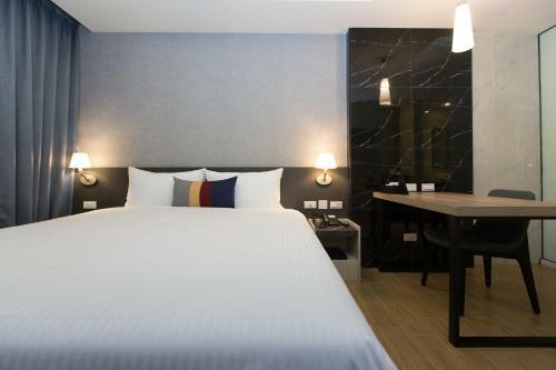 F Hotel Luzhou Taipei