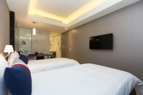F Hotel Luzhou Taipei