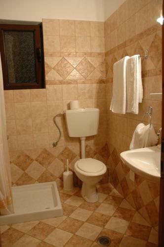 Hostal Aroanios Hotel