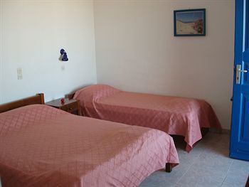 Hostal Helena's Apartments