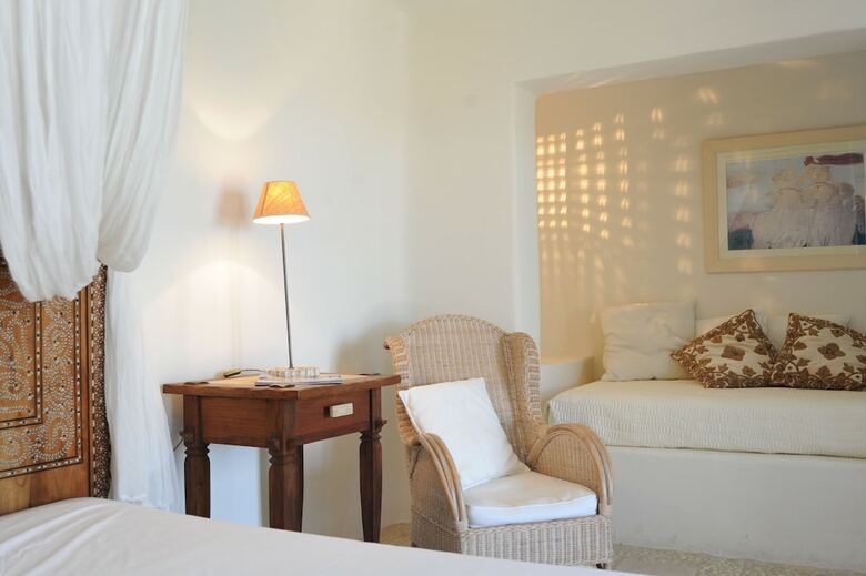 Hotel Aigis Suites