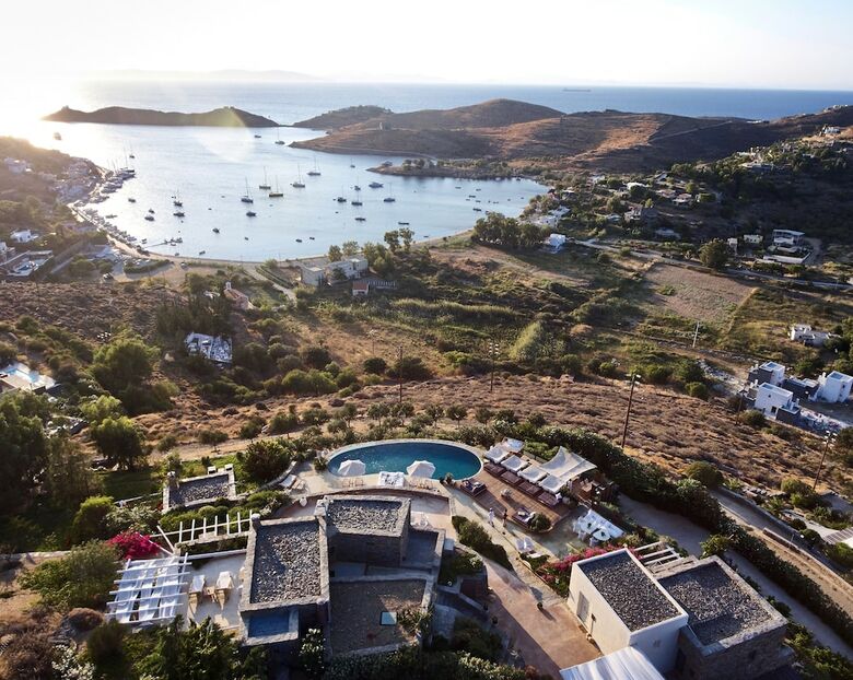 Hotel Aigis Suites
