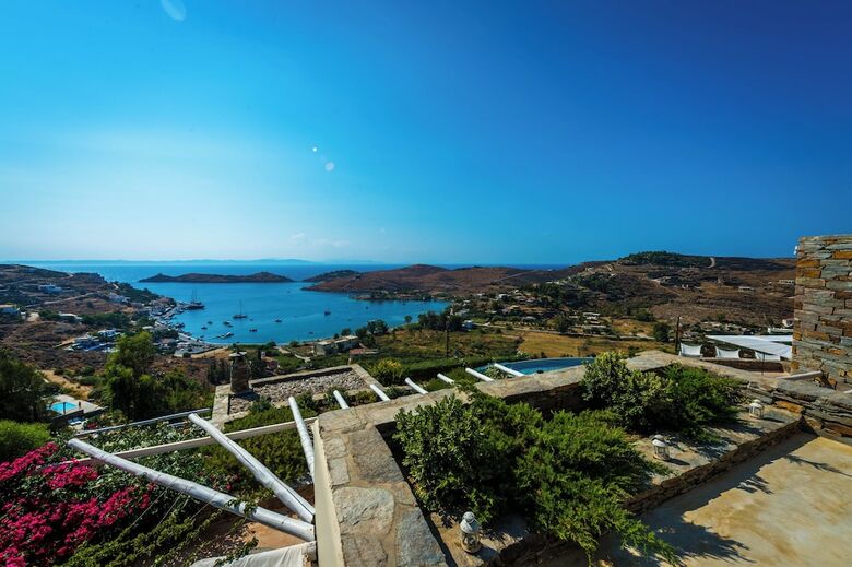 Hotel Aigis Suites
