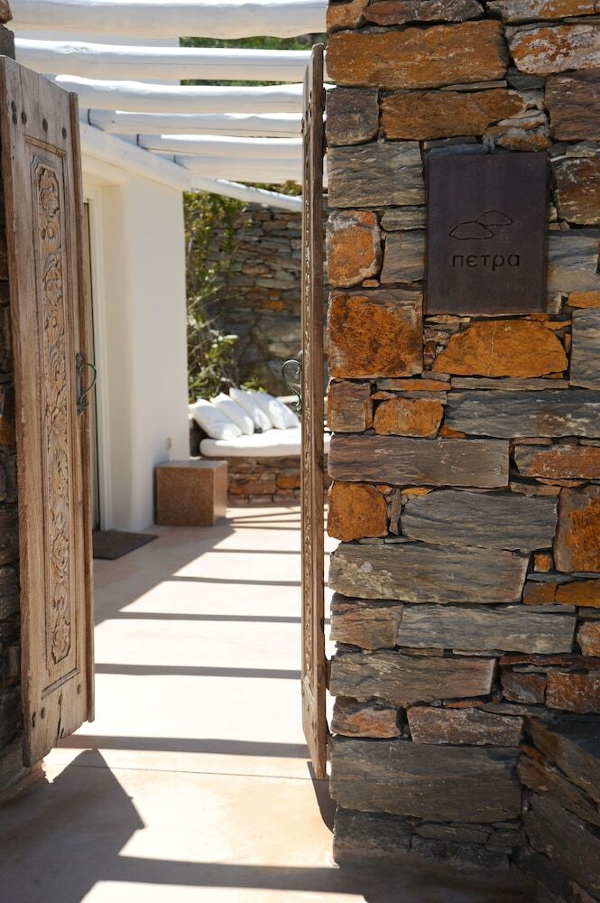 Hotel Aigis Suites