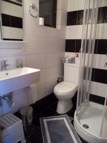 Hostal Antonios Rooms