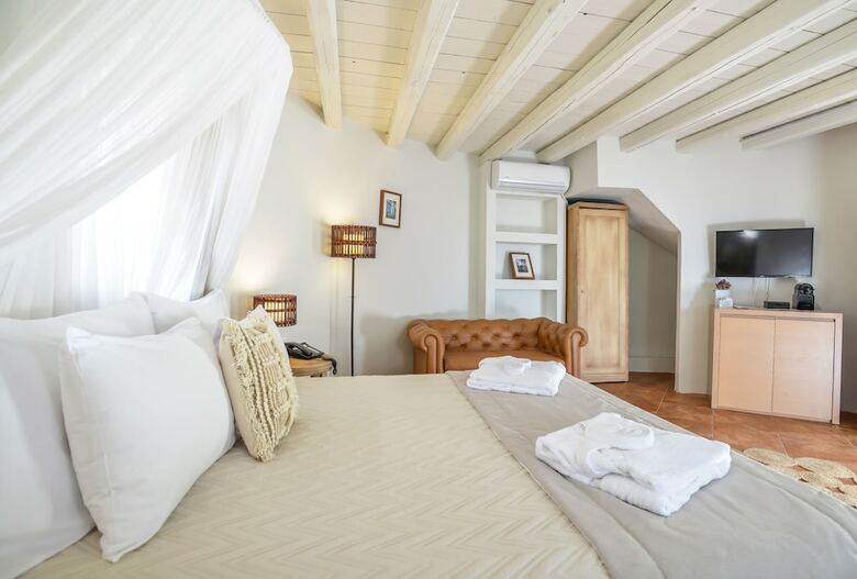 Varos Village Traditional Hotel