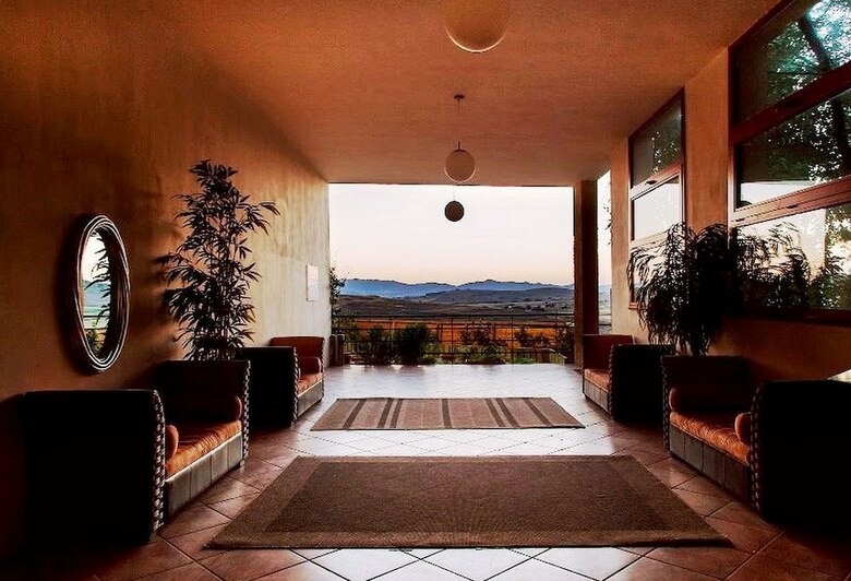 Varos Village Traditional Hotel