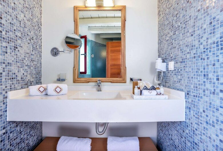 Varos Village Traditional Hotel