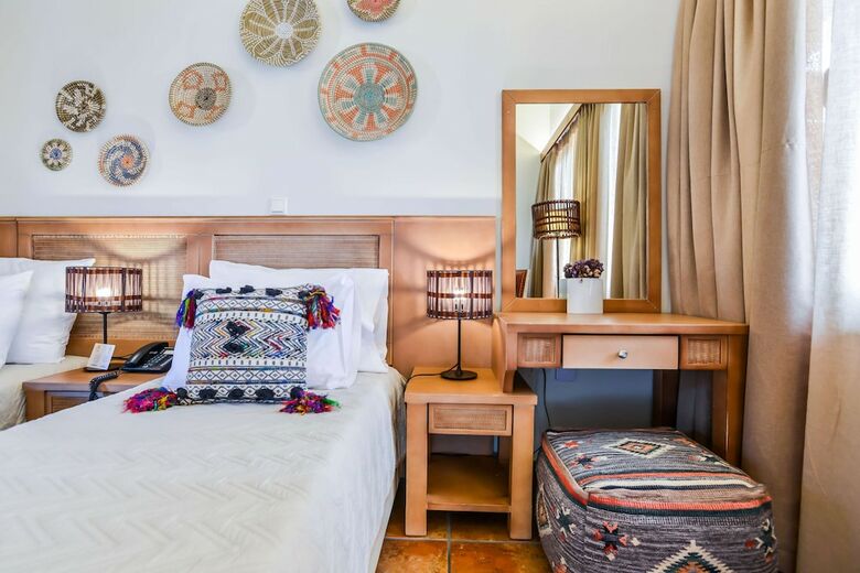 Varos Village Traditional Hotel