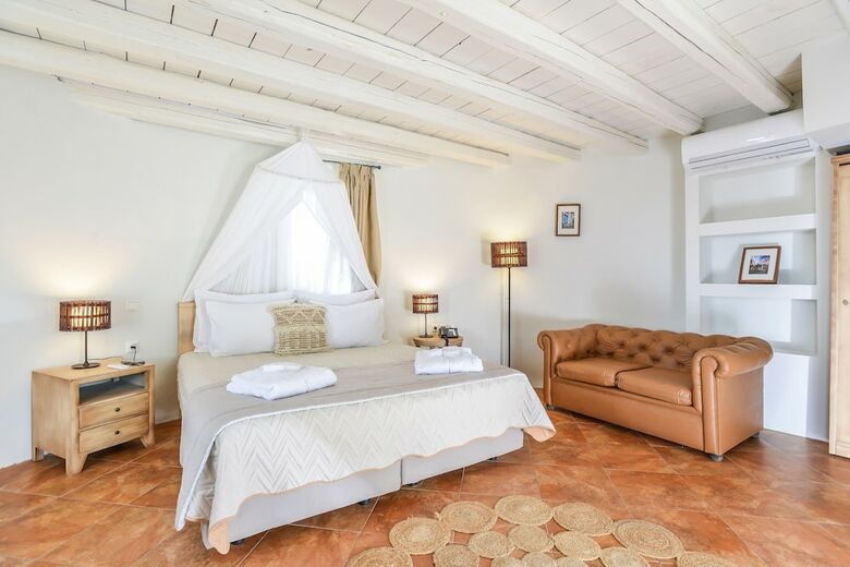 Varos Village Traditional Hotel