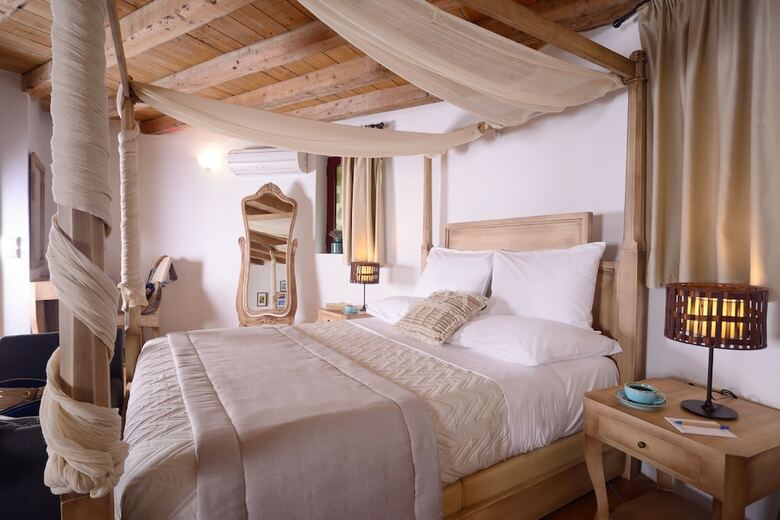 Varos Village Traditional Hotel