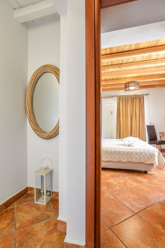 Varos Village Traditional Hotel