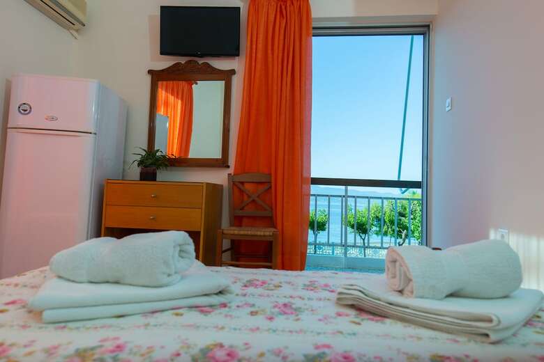 Hostal Pansion Akrogiali