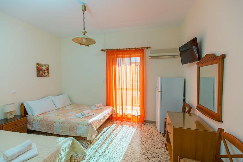 Hostal Pansion Akrogiali