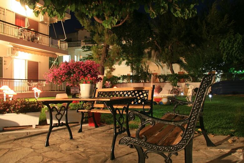Hostal Pansion Akrogiali