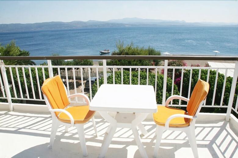 Hostal Pansion Akrogiali