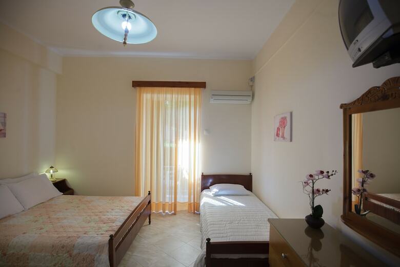 Hostal Pansion Akrogiali