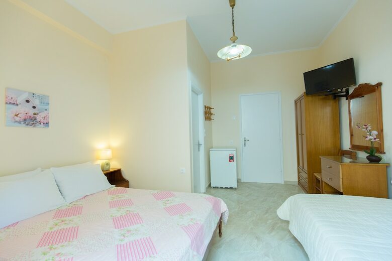 Hostal Pansion Akrogiali