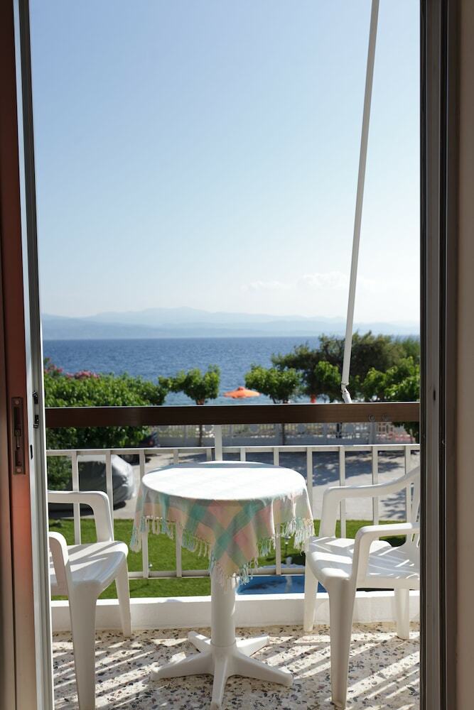 Hostal Pansion Akrogiali