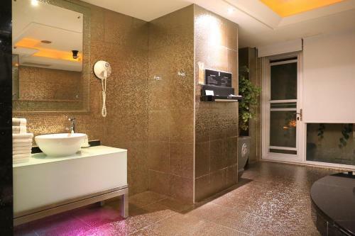 In-stone Motel