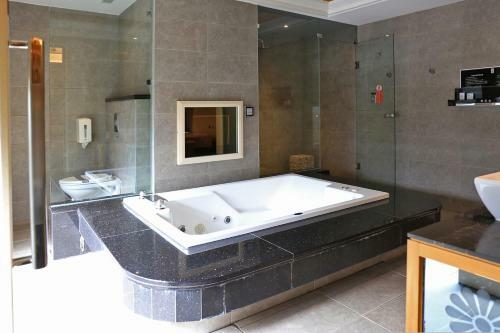 In-stone Motel
