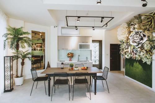 Palmer Villa I