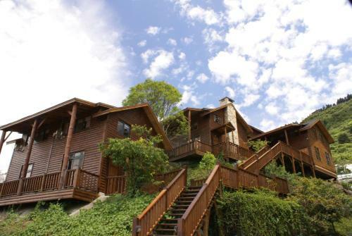 Cloud Falls Resort